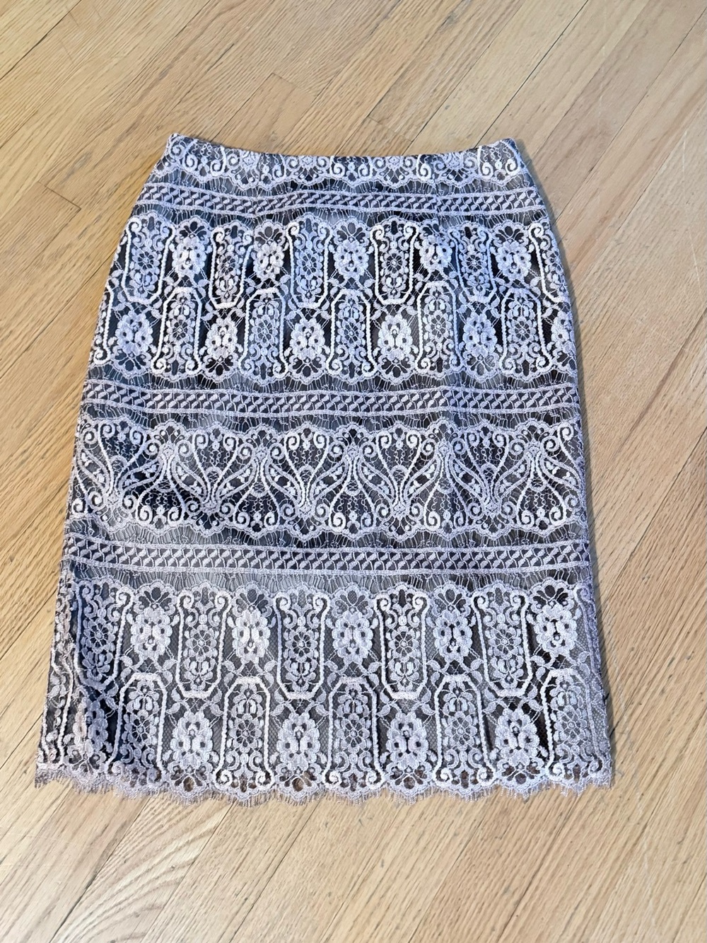 Kay Unger white  And Beige Lace Floral Skirt Size 4